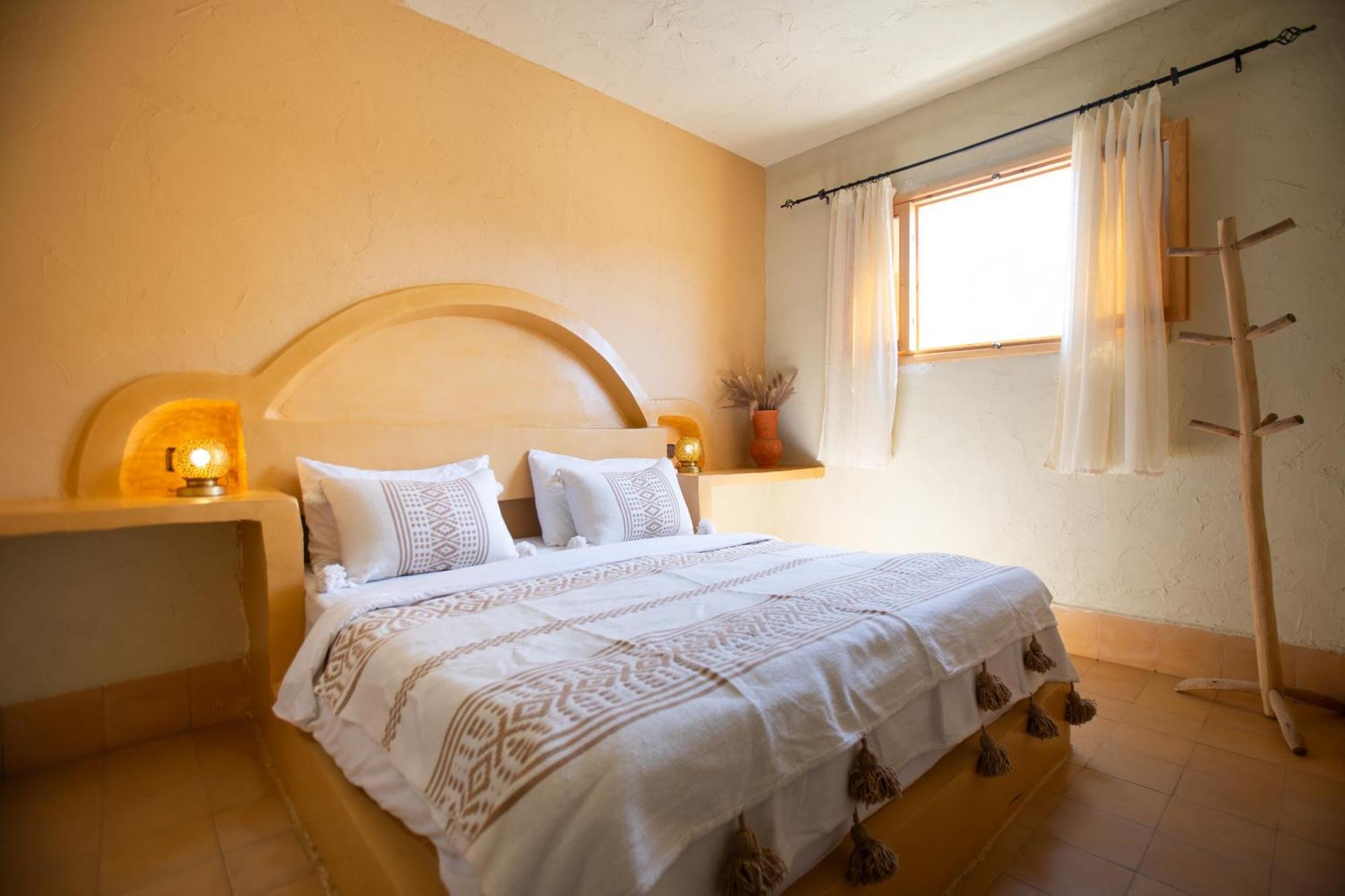 Anza Surfhouse Bed & Breakfast Agadir Bagian luar foto