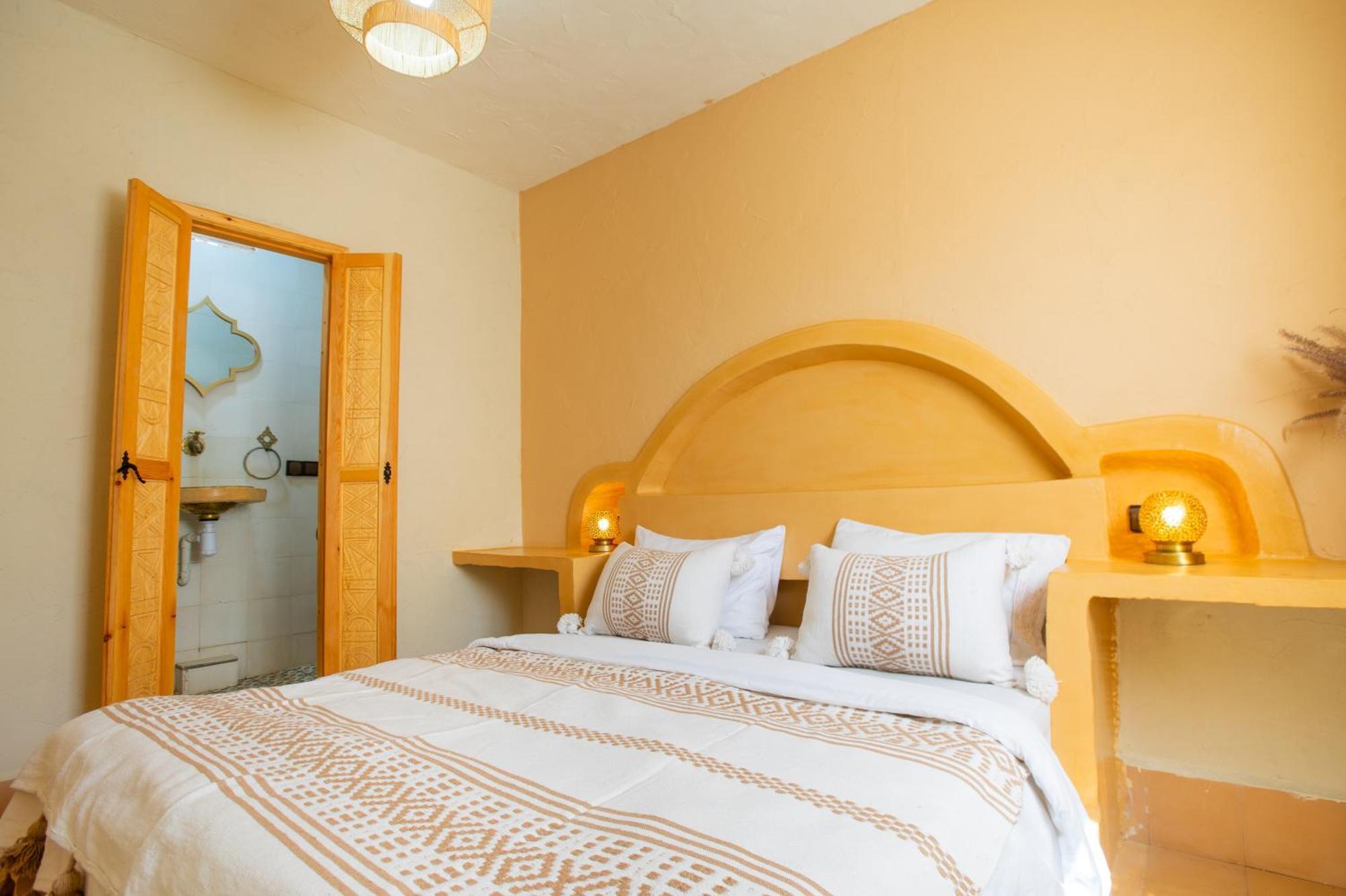 Anza Surfhouse Bed & Breakfast Agadir Bagian luar foto