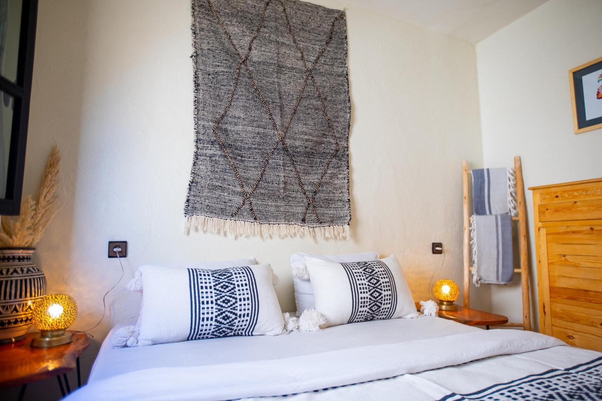 Anza Surfhouse Bed & Breakfast Agadir Bagian luar foto