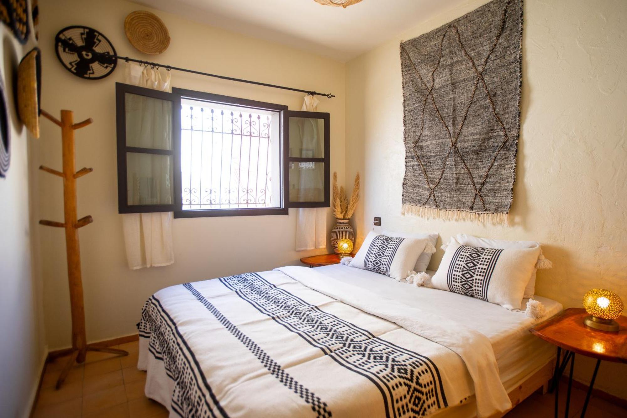 Anza Surfhouse Bed & Breakfast Agadir Bagian luar foto