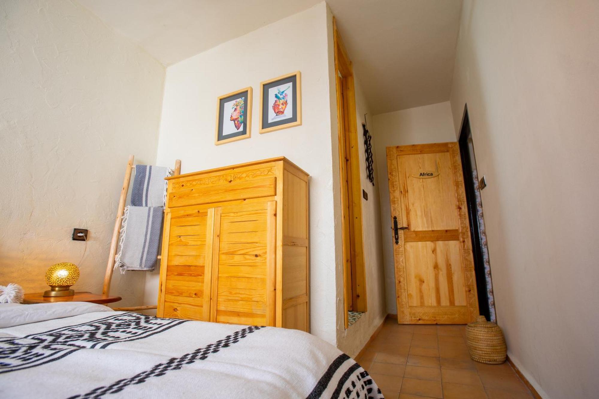 Anza Surfhouse Bed & Breakfast Agadir Bagian luar foto