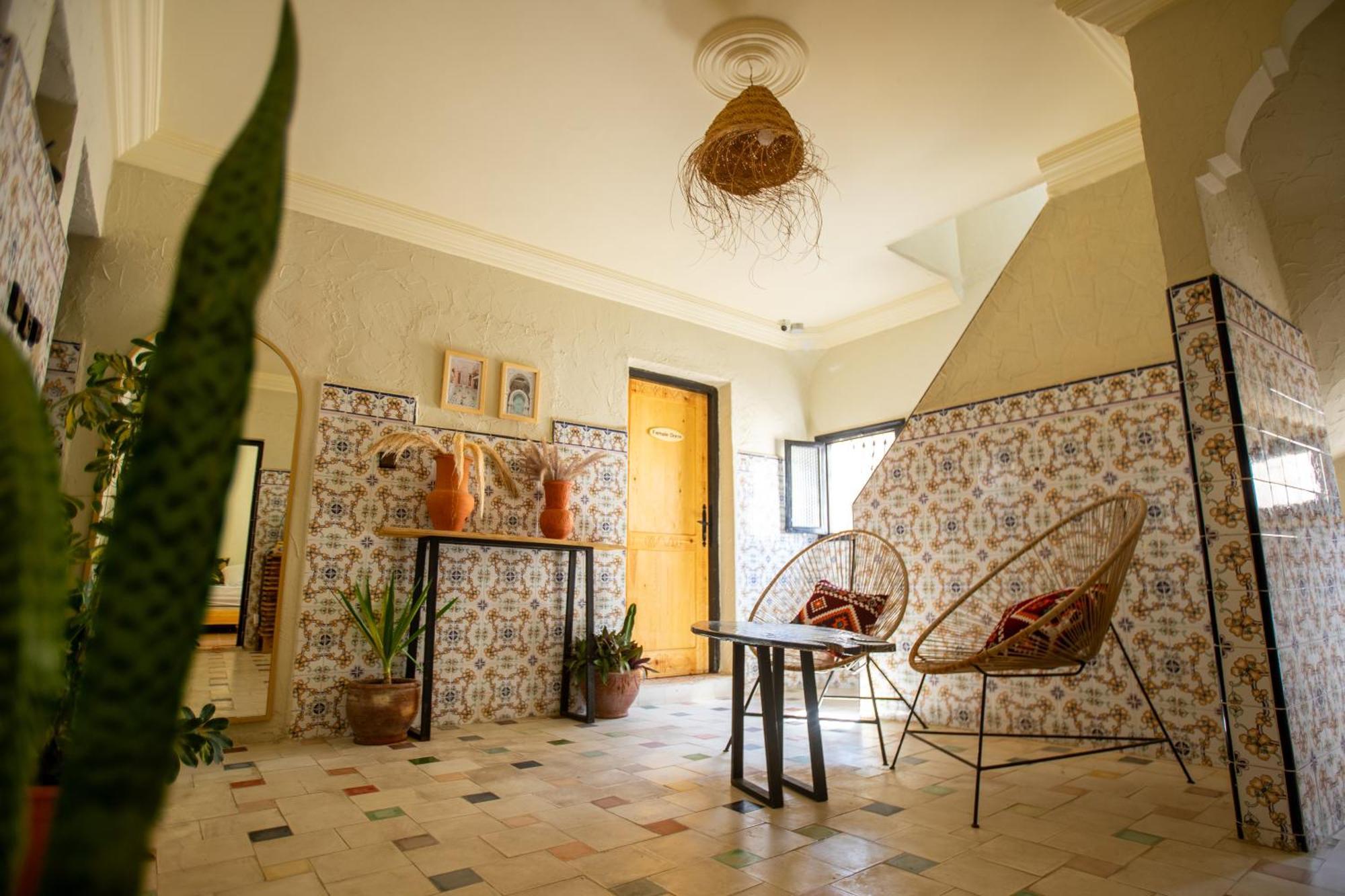 Anza Surfhouse Bed & Breakfast Agadir Bagian luar foto